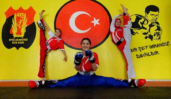 Kick boksçu kız kardeşlerin hedefi dünya şampiyonluğu