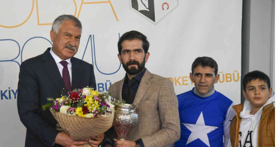 Adana Büyükşehir Belediye Başkanlığı Koşusunu “King Berkay” kazandı