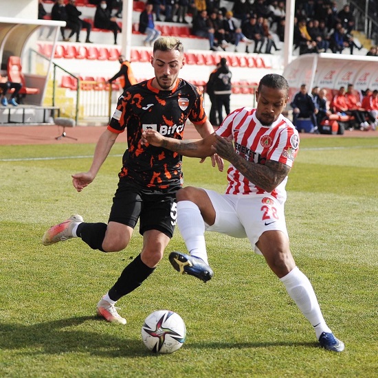 Adanaspor Ümraniyespor’a 2-1 yenilmekten kurtulamadılar.