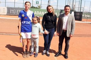 Savaş mağduru tenisçiye Adana kucak açtı