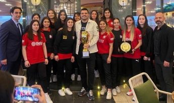 Adasokağı takımına şampiyonluk yemeği