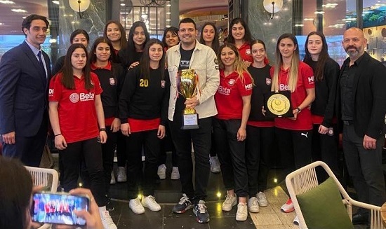 Adasokağı takımına şampiyonluk yemeği