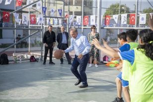 Başkan Akay Çocukları bayramlarında unutmadı