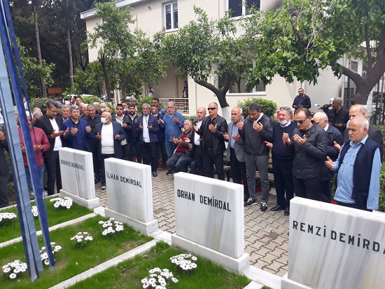 Dualar İlhan Demirdal İçin