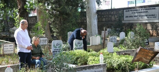 Terim, babasının mezarını ziyaret etti.