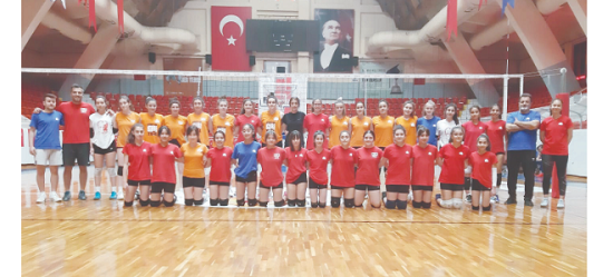 Gençlerimizi spora kazandırmanın gururunu yaşıyoruz