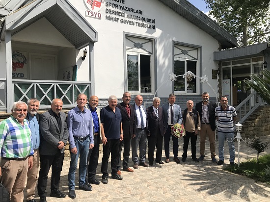 Hentbol duayenlerinden TSYD’ye kutlama