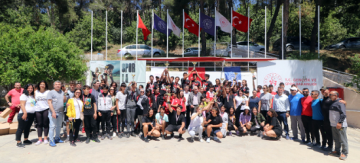 Çintımar, “başarılı olan sporculara madalyalarını törenle taktı”