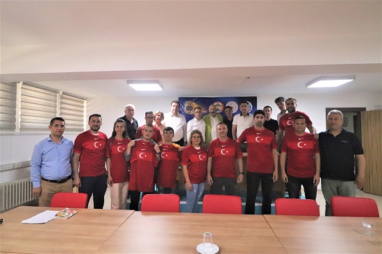 Adana da ‘Biz Varız’ dedi