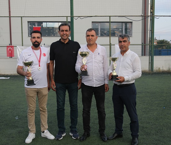 Mahalleler Arası Futbol Turnuvasında Dostluk Kazandı