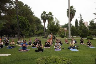 Adanalılar, Büyükşehir eğitmenleri eşliğinde her sabah Yoga yapıyor