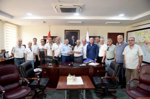 Veteran Hentbolcular Kupayı Akay’a götürdü