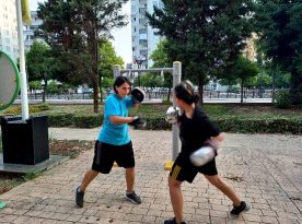 Genç sporcu Ada Çetinel parkta Avrupa Şampiyonasına hazırlanıyor