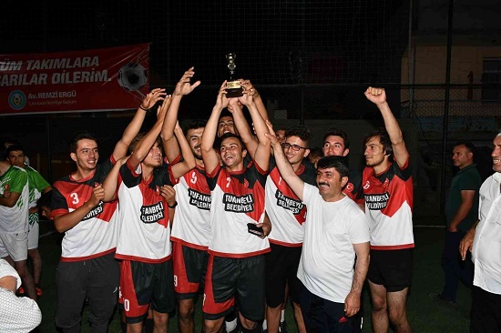 Tufanbeyli’de mahalleler arası futbol turnuvasında şampiyon belli oldu