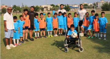 İki bacağı kesilip tekerlekli sandalyeye mahkum kalan Muhammed’in futbol aşkı