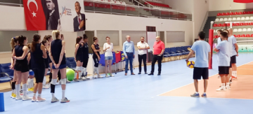 Sancak’tan Voleybolculara moral