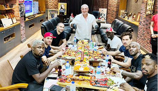 Adana Demirsporlu futbolculara kebap keyfi