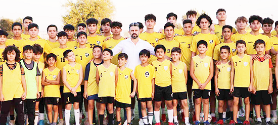 Gençleri kötü alışkanlıklardan uzak tutmak için futbol kulübü kurdu