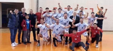 Gülçin hoca oyuncularını kutladı