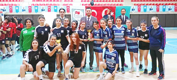 Sarıçam’ın başarılı gençleri