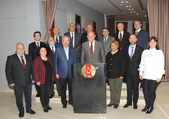 Esendemir; “Karın tokluğuna çalışanların bayramı olmaz”