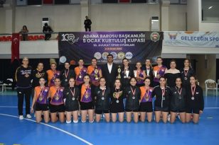 ‘5 Ocak Kurtuluş Kupası Avukat Spor Oyunları’nda Kupa Ve Madalyalar Sahibini Buldu