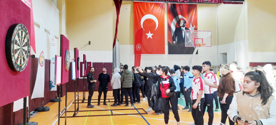 Dart müsabakalarında büyük heyecan