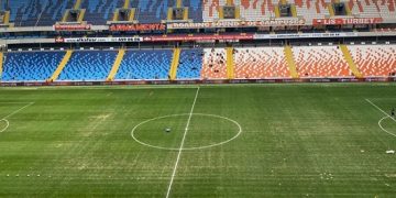 Stadın zemini korkutuyor!