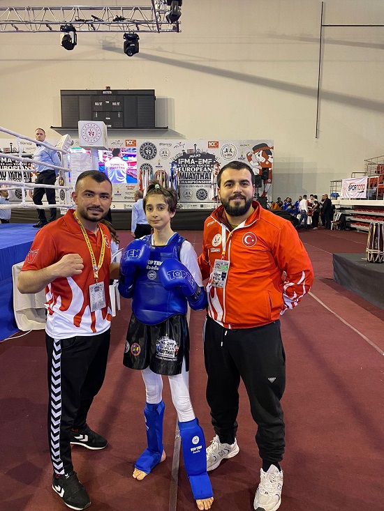 Avrupa Muaythai Müsabakalarında İki Ceyhanlı Kızımız Şampiyon Oldular