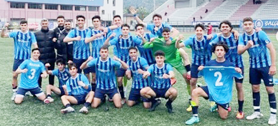 U 17’de yüzler güldü
