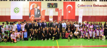 Adana’da hentbolda Orhangazi Ortaokulu erkek ve kız takımları il birincisi oldu