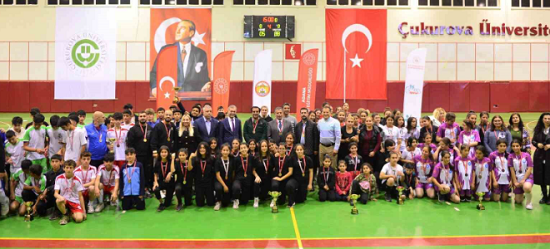 Adana’da hentbolda Orhangazi Ortaokulu erkek ve kız takımları il birincisi oldu