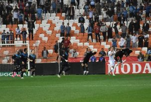 Şimşek Kendi Evinde Yenilmiyor