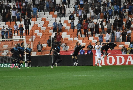 Şimşek Kendi Evinde Yenilmiyor