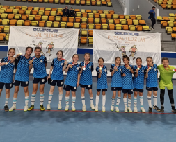 Adana’nın Gururu Yıldırım Bayazıt ortaokulu kız futsal takımı Yarı Finalde