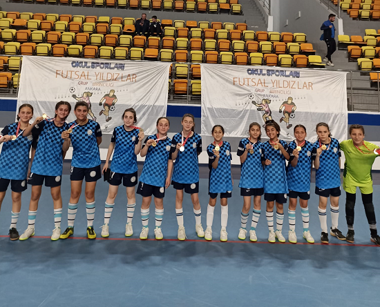 Adana’nın Gururu Yıldırım Bayazıt ortaokulu kız futsal takımı Yarı Finalde