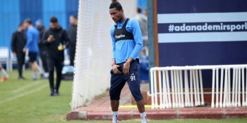 Simon Deli ile yollar ayrıldı