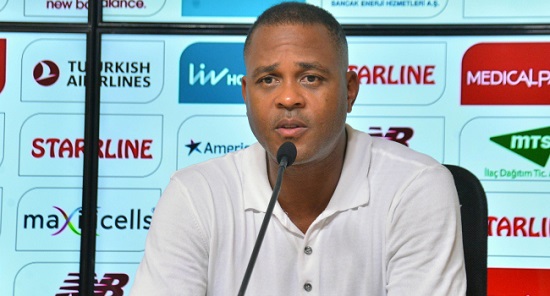 Patrick Kluivert, “10 kişi takımımla daha çok gurur duydum”
