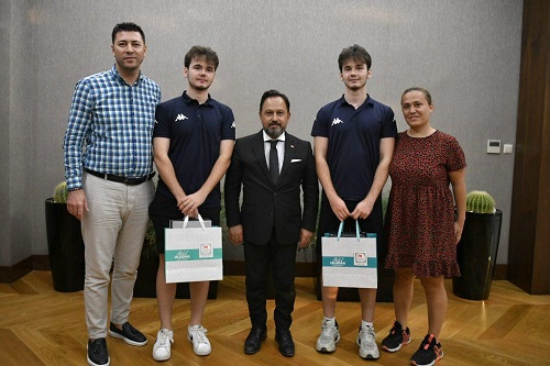 Başarılı Öğrencilere Hediye