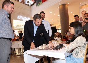 Yüreğir’de Simultane Satranç Gösterisi