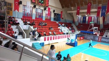 01 Adana Basketbol evinde 22 sayı fark yedi:41-63