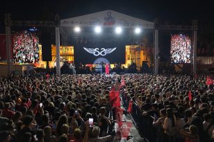 Adana sel oldu aktı, 100 bin Adanalı, 100. Kuruluş Yılı’nda Cumhuriyet’e sahip çıktı