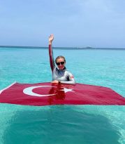 Akif Kemal Akay Milli sporcu Şahika Ercümen’i kutladı