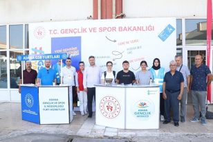 Adana’ya gelir gelmez Adana Gençlik Merkezi ile tanıştılar