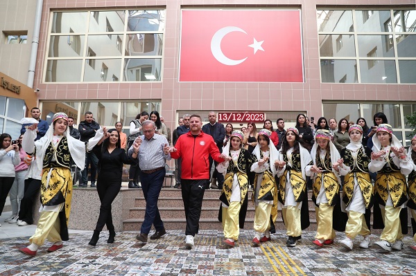 Destek Akay’dan Başarı Sporculardan