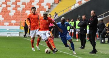 Adanaspor 10 Kişi Kalan Rakibini Yenemedi