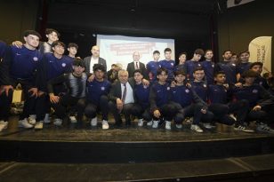 Büyükşehir’den okullara ve amatör spor kulüplerine önemli destek