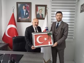 Gül’den bayrak posteri