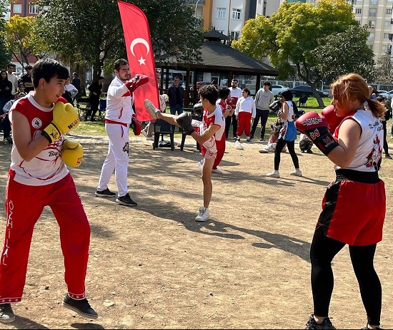 Adanalı gençler sosyal medyadan sosyal meydana akın etti