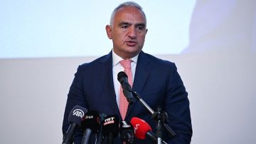 Bakan Ersoy Açıkladı “Adana’da Bin, Türkiye Geneli 40 Bin Sanatçı Katılacak”